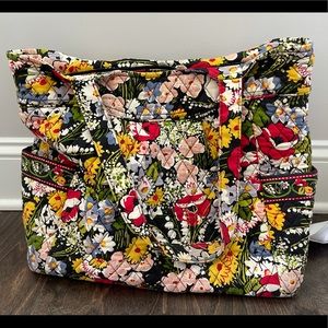 Vera Bradley tote bag in poppy fields